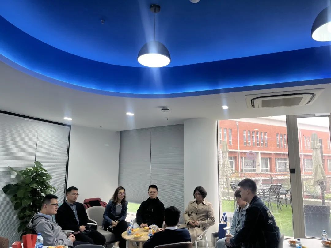 图片4 交流现场.jpg